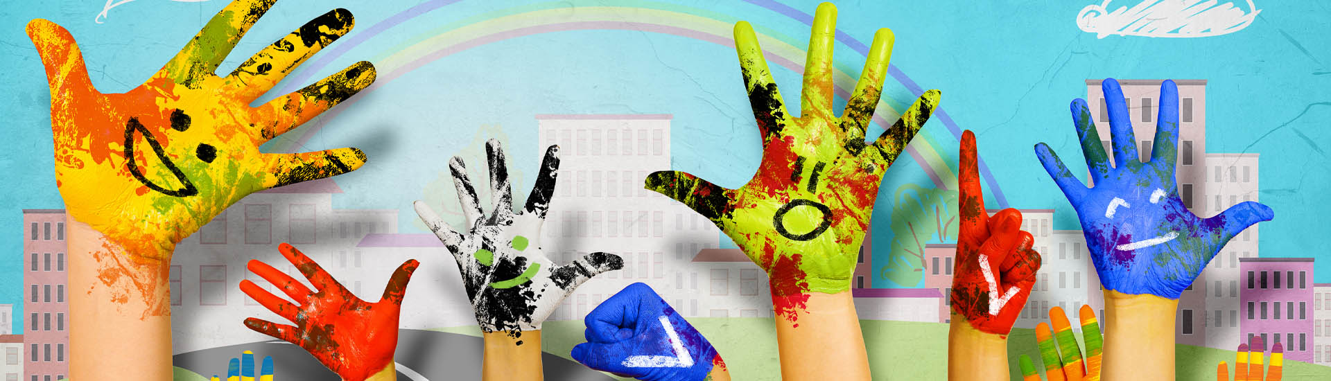 Manos de niños con pintura