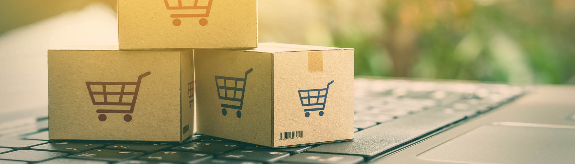 Teclado y cajas de compras