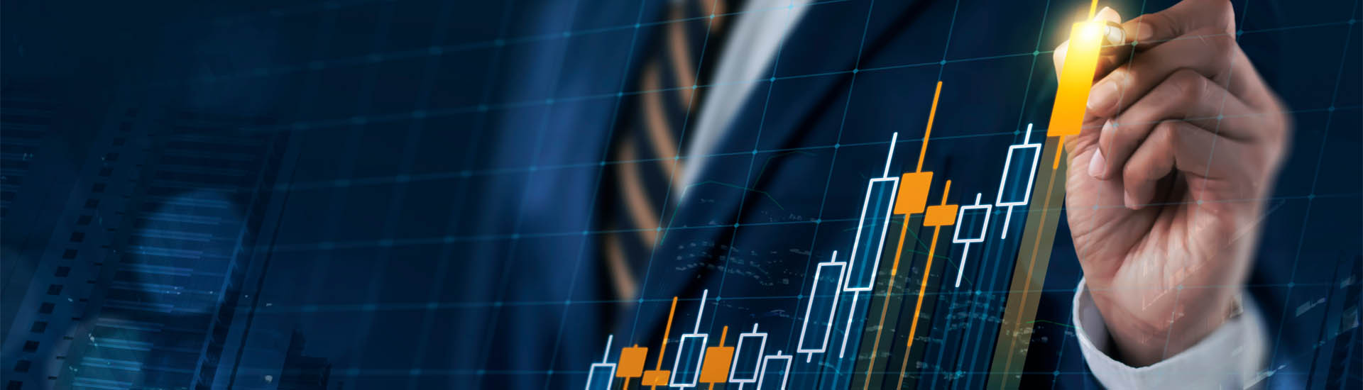 Ejecutivo analizando gráfica de inversión