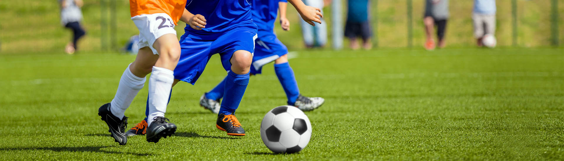 Niños jugando soccer