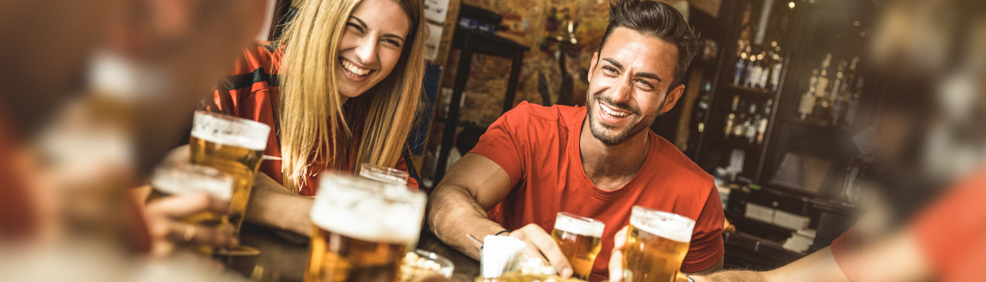Grupo tomando cervezas
