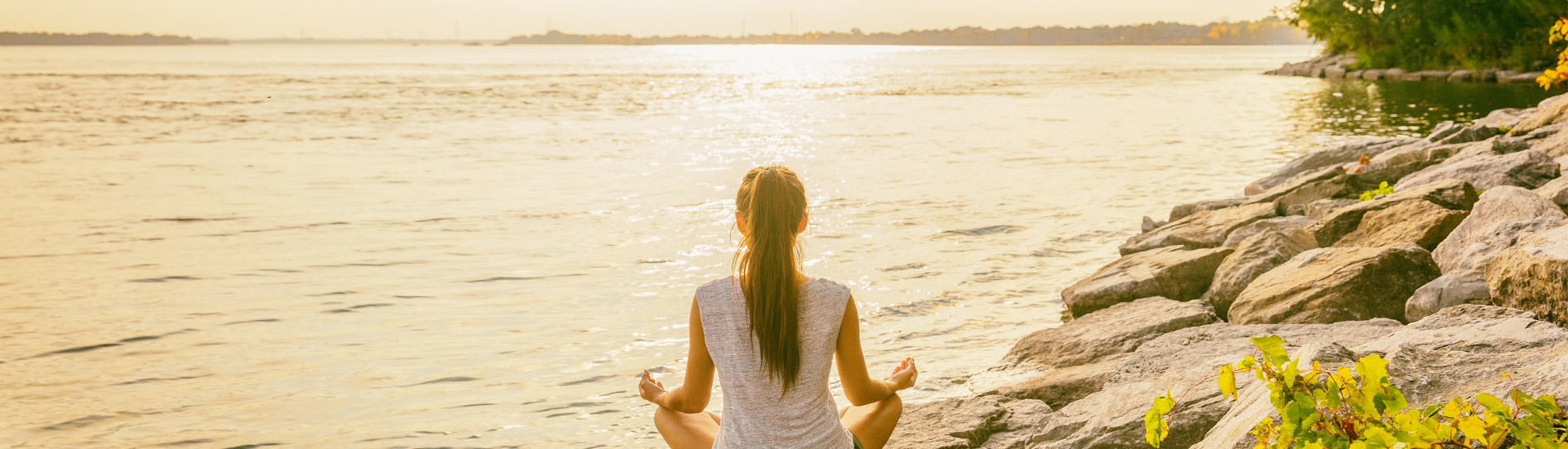 Mujer meditando