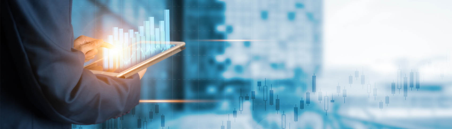 Ejecurivo con tableta y barras financieras
