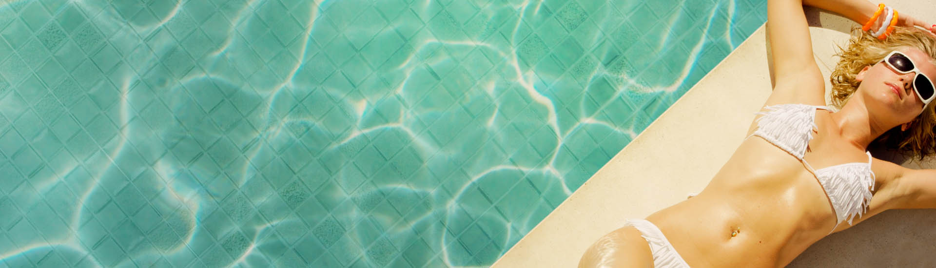 Mujer en piscina